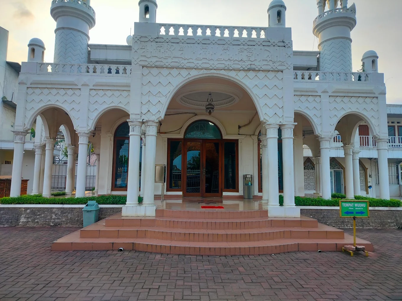 Al-Muhajirin Perumahan Kedungwaringin